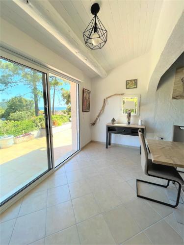 Villa traditionnelle en bord de mer vue montagne et acces plage à pied gîte à louer Olmucciu