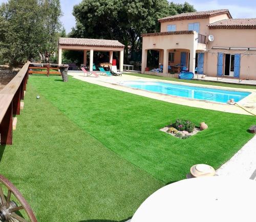 Grande villa avec piscine sous les chênes gîte à louer La Villard
