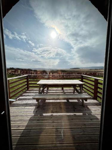 Балкон, Loch Shin Glamping Pods in Лерг