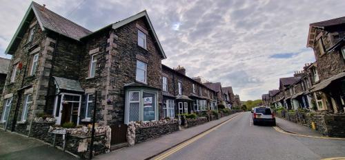 Exterior view, Bonny Brae House by Woodland Park in Windermere City Center