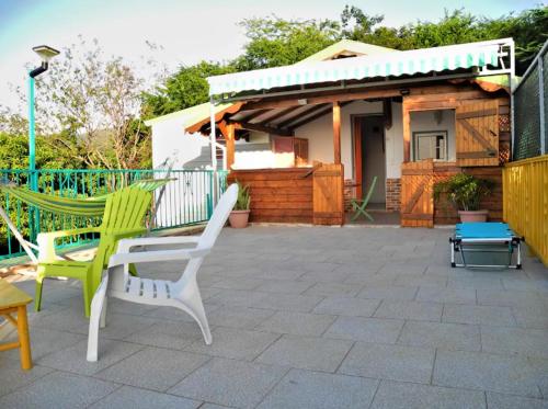 Bungalow d'une chambre avec vue sur la mer jardin clos et wifi a Deshaies - Location saisonnière - Deshaies