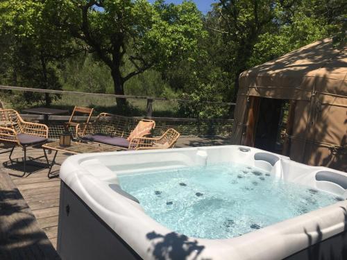 Les Yourtes de Provence - Accommodation - Saint-Paulet-de-Caisson