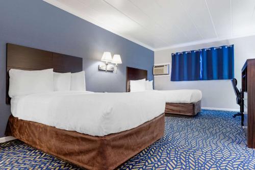 Econo Lodge Hicksville - image 11