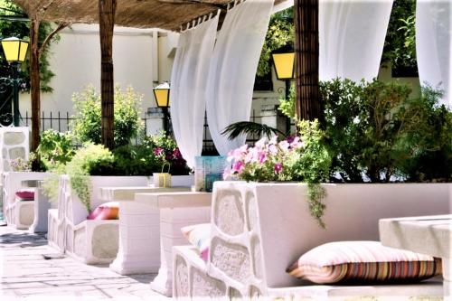 Pub/Lounge, Sirena Beach in Corfu
