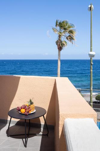 Home2Book Design Sea Views Caletillas, Pool