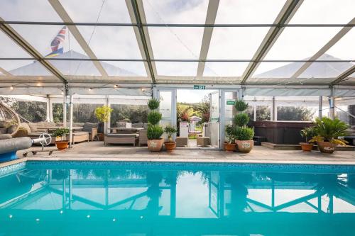 Úszómedence, St Anne's House in Turnchapel