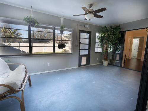 LARGO RETREAT 3bed 2bath close to CLEARWATER BEACH in Largo, USA