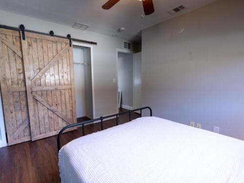 LARGO RETREAT 3bed 2bath close to CLEARWATER BEACH in Largo, USA