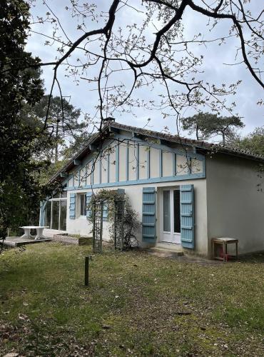 Réf 146, HOSSEGOR, Villa avec WIFI pour 6 personnes , grand jardin boisé clos, proximité golf Hossegor gîte à louer Soorts-Hossegor