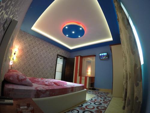 1 queen bed, 1 twin bed