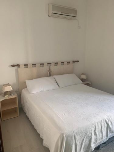 2 twin beds