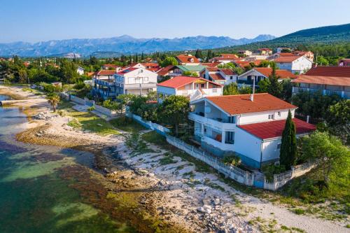  Apartments Dom Giricic in Kruševo
