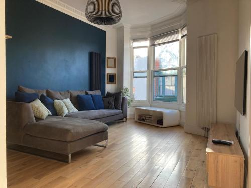 Picture of The Clock Tower Apartment - Spacious, Modern, 2 Bed Apartment , Southsea With Free Parking - Sleeps