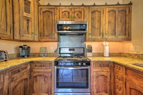 Unique Phoenix Abode with 2-Tier Patio and Grills, Anthem (fotografie 6)
