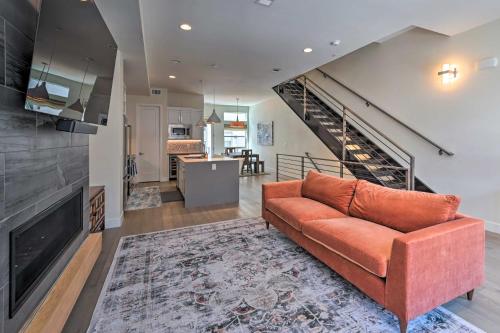 Denver Townhome with Rooftop Deck Walk to Lake in Denver, USA