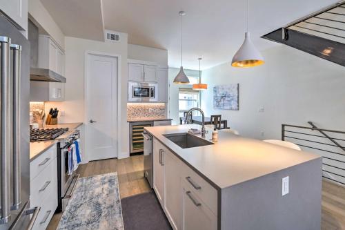 Denver Townhome with Rooftop Deck Walk to Lake in Denver, USA
