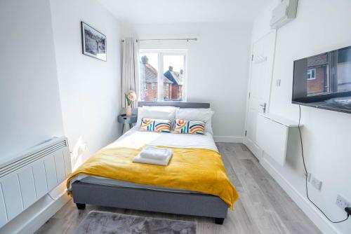 No 01 Small Studio flat in Aylesbury town Station - Apartment - Buckinghamshire
