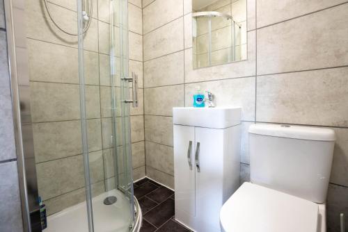 No 01 Small Studio flat in Aylesbury town Station 4
