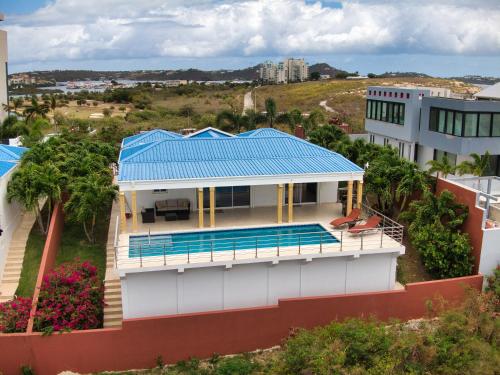 スイミングプール, Reflection Z 5 Star Villa in ロウランズ