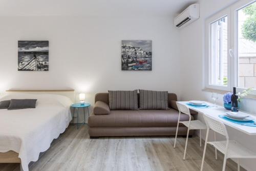 Apartment R&R 2