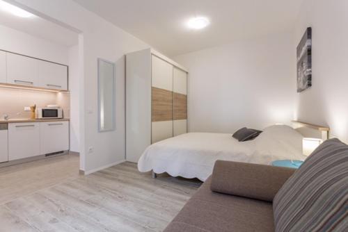 Apartment R&R 3