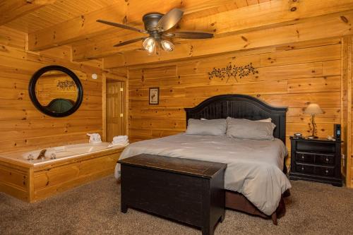 Luxurious Log Cabin Nestled in the Great Smoky Mountains - image 4