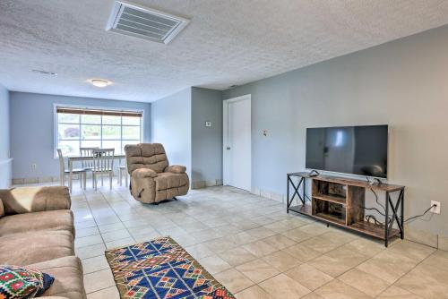 . 'Loretta' Sun-Kissed Apt on Country Music Hwy