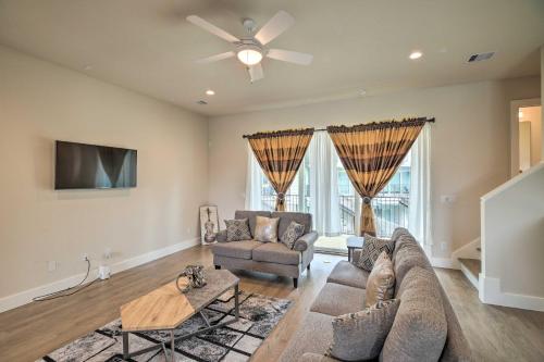 Spacious Townhome Less Than 2 Mi to Downtown Houston! in Houston, USA