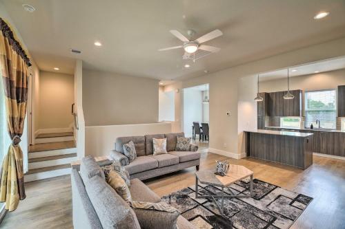 Spacious Townhome Less Than 2 Mi to Downtown Houston! in Houston, USA