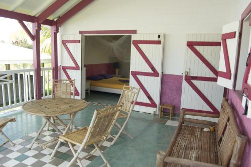 2 bedrooms, 4 beds