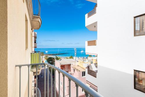 17 LOS CRISTIANOS CENTRAL by the BEACH ,WiFi 4