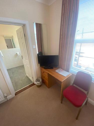 Small Single Room image 9