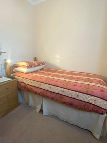 Small Single Room image 5