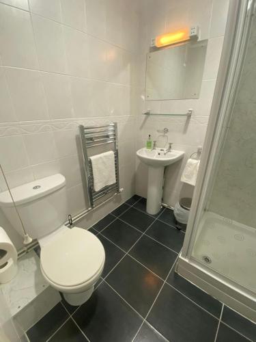 Small Single Room image 3
