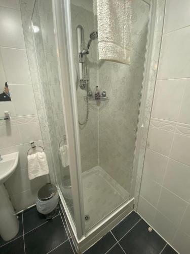 Small Single Room image 2