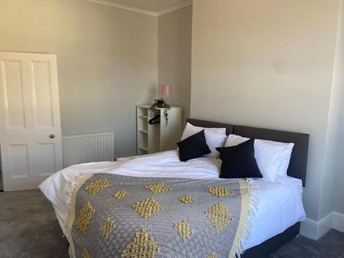 Large Boutique Self Catering Southsea Holiday Flat photo 1