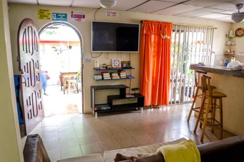 ห้องส่วนกลางสำหรับนั่งเล่น/ดูทีวี, Casa Michael in กัวยาควิล