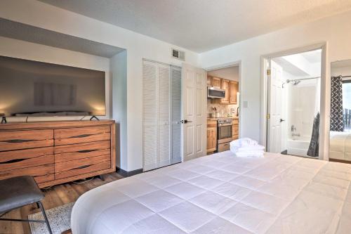 Walk Downtown! Gatlinburg Condo with Patio and Pool Walk Downtown! Gatlinburg Condo with Patio and Pool