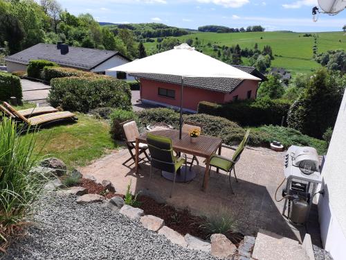 Große Auszeit Eifel mit Sauna, Kamin und Terrasse