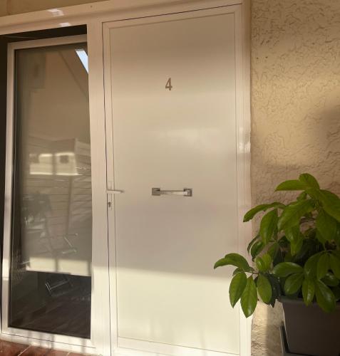  Seaview Apartments in Anavyssos