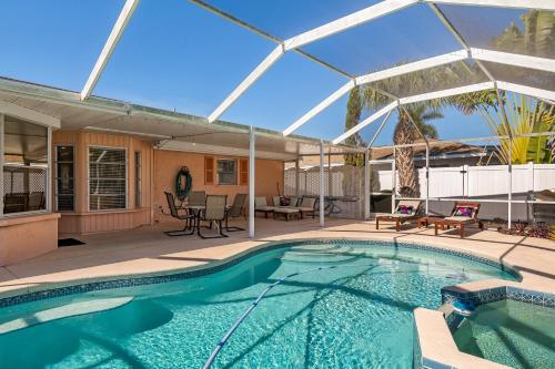 Private Pool Home Located off Sarasota Bay Boat Dock Access home