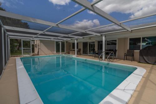 Sleeps 12 4 Bedroom Pool Home Close to Beaches Restaurants & More home in Bayshore Gardens