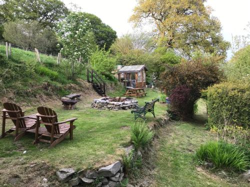 Hapus Yurt Luxury Yurts & Barn - image 6