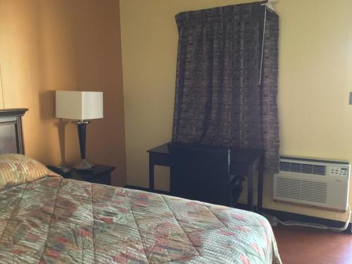 Skyland Inn - Bristol in Hilander Park, USA