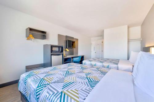 2 double beds