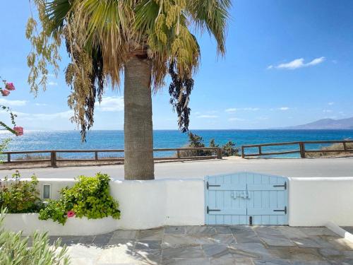 Unique Beachfront Cycladic Villa @ Agios Prokopios