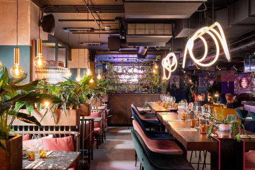 Restaurant, YOTEL Manchester Deansgate in Manchester