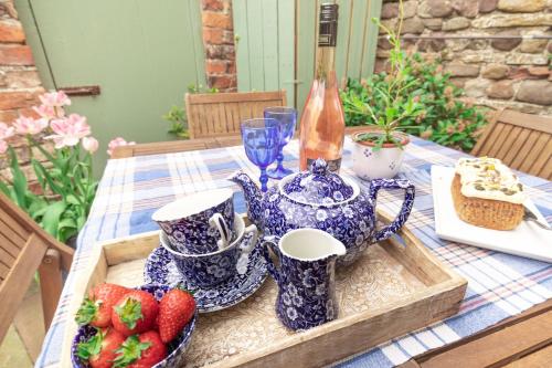 Chapel Cottage - image 4