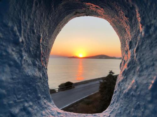 Unique Beachfront Cycladic Villa @ Agios Prokopios