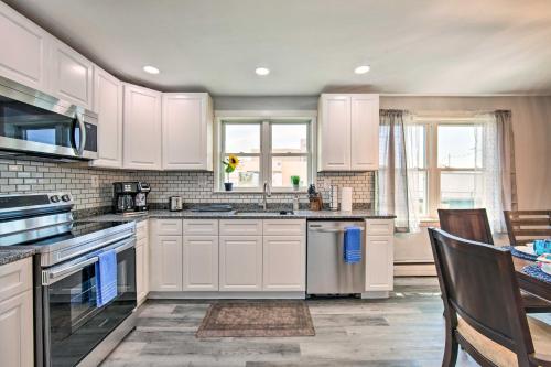 Hideaway in Hershey by the Railroad with Backyard! in Hershey, USA